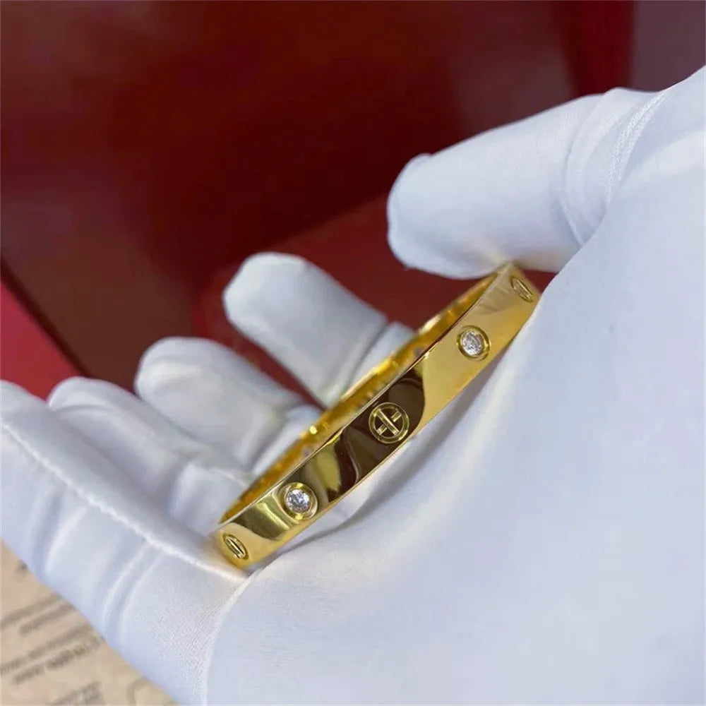 Zircon-Detail Cross Nail Nut Bangle